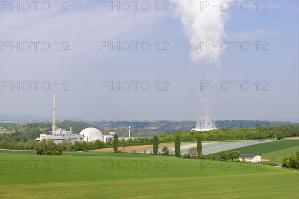 Kernkraftwerk Neckarwestheim mit Reaktorgebaeuden