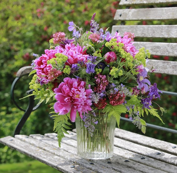 Colourful bouquet in red