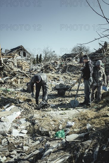 Cleaning up the ruins of the Bohunia residential neighbourhood