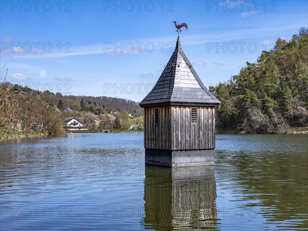 Nachbau einer Kirchturmspitze im Vorstaubecken vom Edersee in Nieder-Werbe