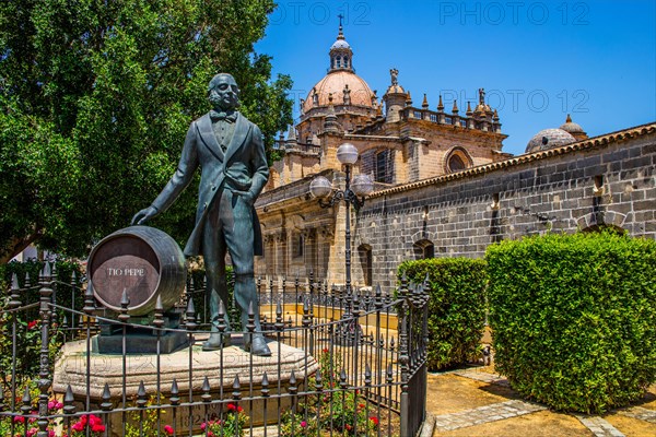 Monument to bodega founder Tio Pepe in front of cathedral