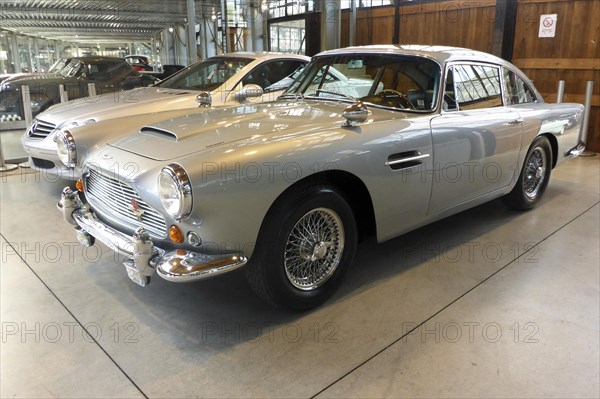 Aston Martin DB4