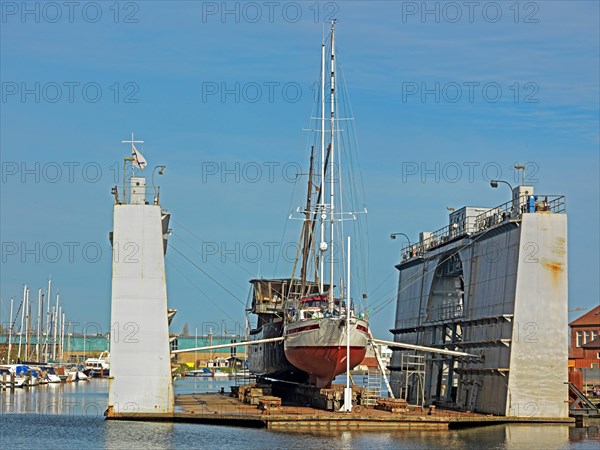 Dry dock