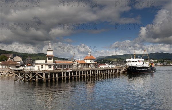 Caledonian McBrayne ferry entering harbour