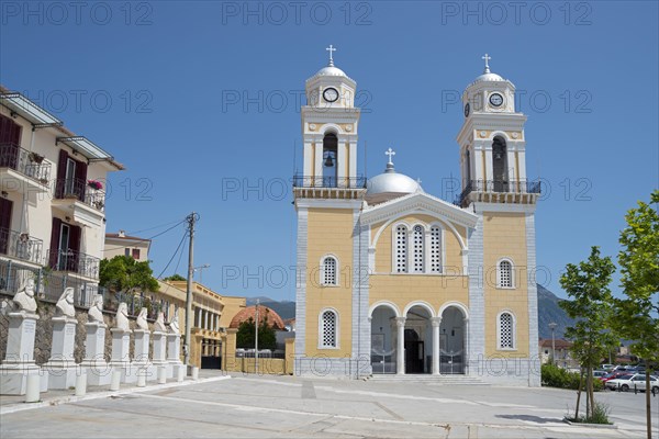 Platia Ypapantis with Cathedral