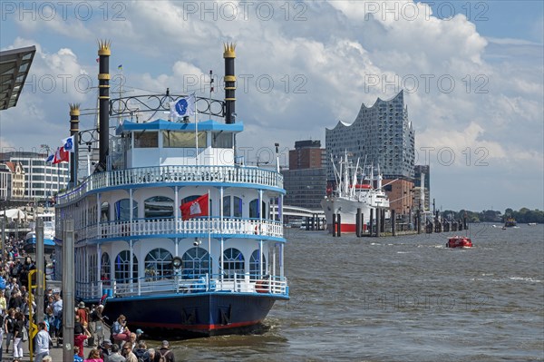 Paddle steamer Louisiana Star