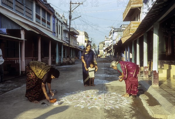 Brahmin women drawing a kolam at Sundarapandyapuram