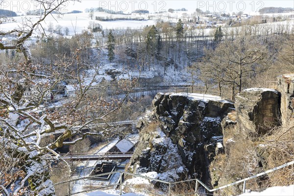 Terraces and wall remains on the steep slope of the Zschopau with viewpoints into the Zschopau valley and the district of Schoenbrunn