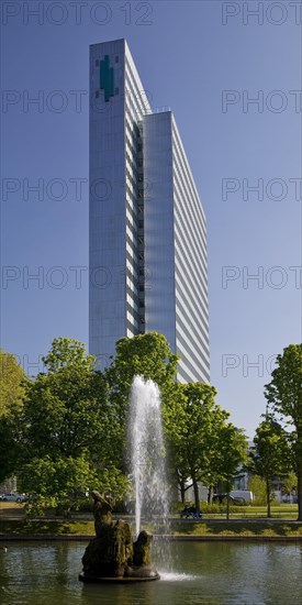 The Dreischeibenhaus and the Jroener Jong fountain in the Hofgarten