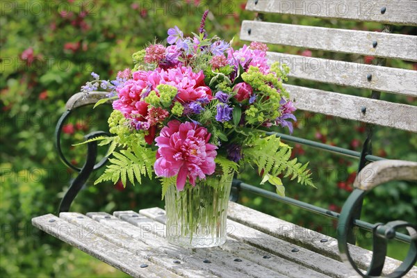 Colourful bouquet in red