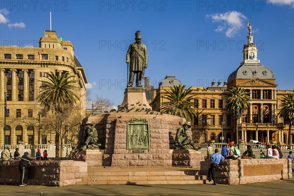 Ou Raadsaal at Church Square with Paul Kruger statue