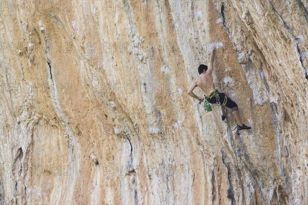 Climber on the wall. Comuna Bunyola. Bunyola. Sierra de Tramuntana. Mallorca. Baleares. Spain