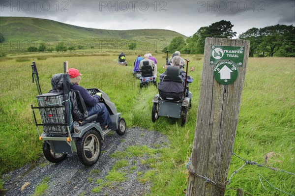 Tramper trail and concession trail signs at post