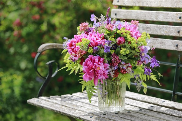 Colourful bouquet in red