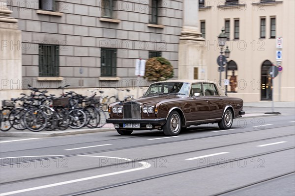 Vintage Rolls-Royce Silver Shadow II