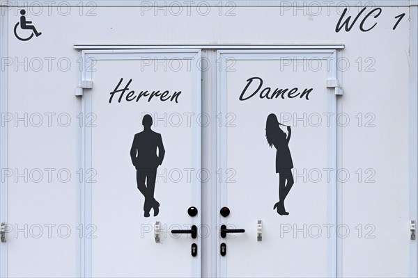 Tueren Herren und Damen WC