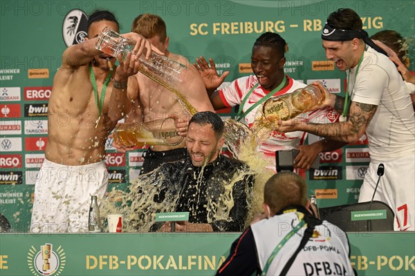 Beer shower for coach Domenico Tedesco