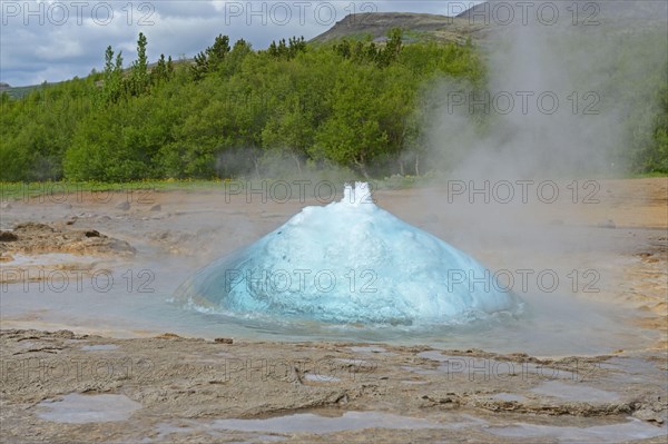 Eruption of a fountain geyser
