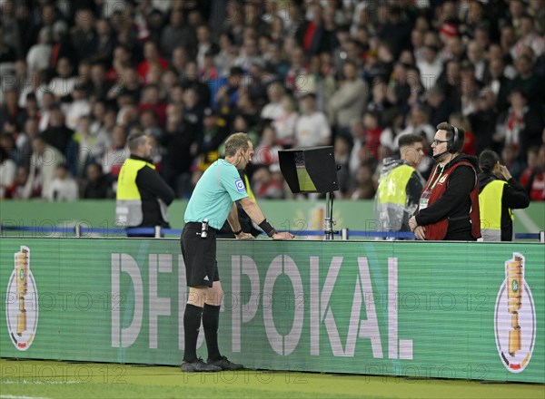 Review Area Videoassist with Referee Sascha Stegemann