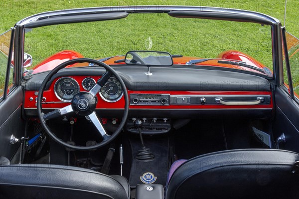 Dashboard of a vintage FIAT 1500 Spider