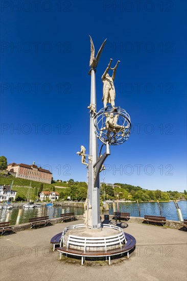 Magische Saeule von Peter Lenk auf der Hafenmole