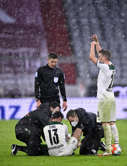 Lars Stindl Borussia Moenchengladbach BMG has to leave the pitch injured