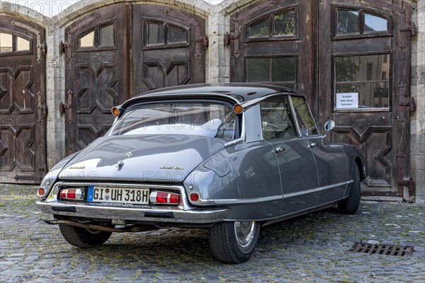 Vintage Citroen DS 21 Pallas Limousine