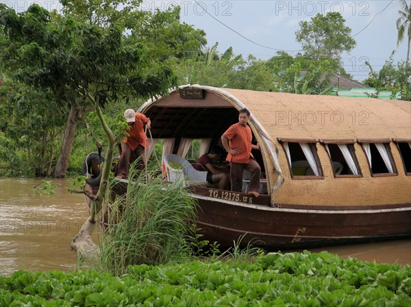 Cruise boat