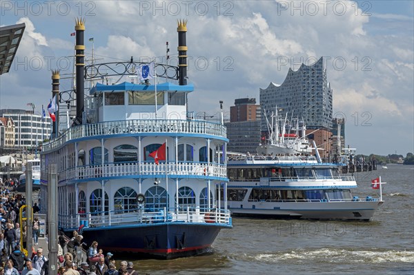 Paddle steamer Louisiana Star