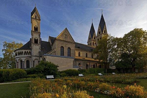 Blumenhof and Basilica St. Kastor