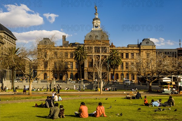 Ou Raadsaal at Church Square with Paul Kruger statue