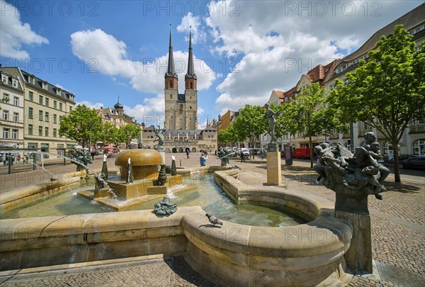 Goebelbrunnen by sculptor Bernd Goebel and Marktkirche Unser Lieben Frauen