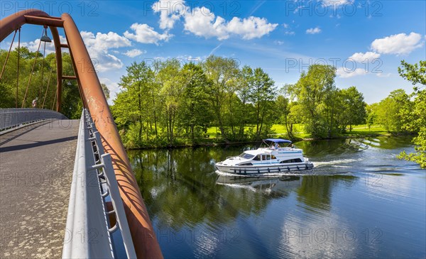 Arched bridge over the Hohenzollern Canal in Jungfernheide