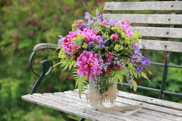 Colourful bouquet in red