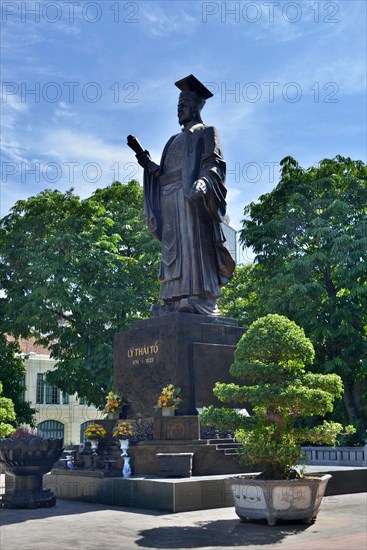 Ly Thai To Monument