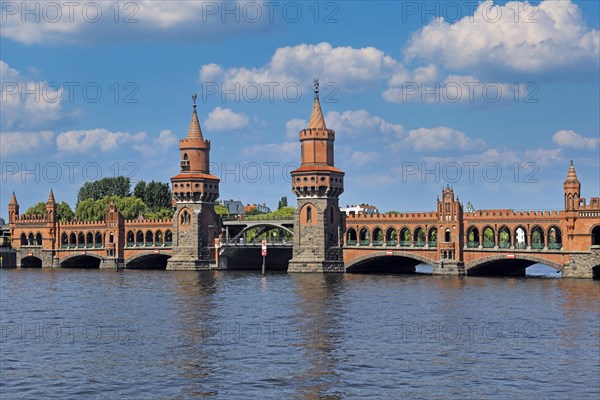 Oberbaum bridge over the Spree river