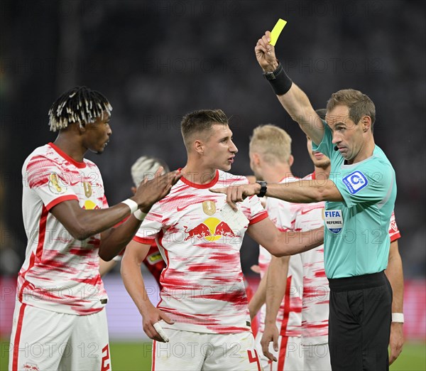 Referee Referee Sascha Stegemann shows Mohamed Simakan RasenBallsport Leipzig RBL