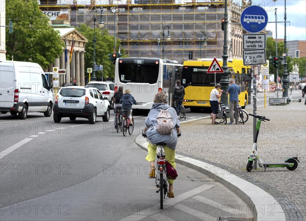 Cyclists using the bus lane Unter den Linden