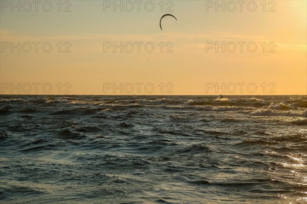 Silhouette of the wind surfer