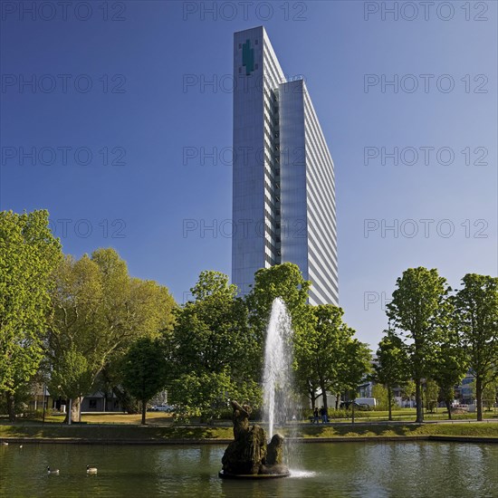 The Dreischeibenhaus and the Jroener Jong fountain in the Hofgarten