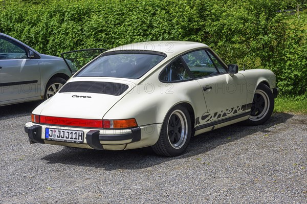 Old 1987 Porsche Carrera