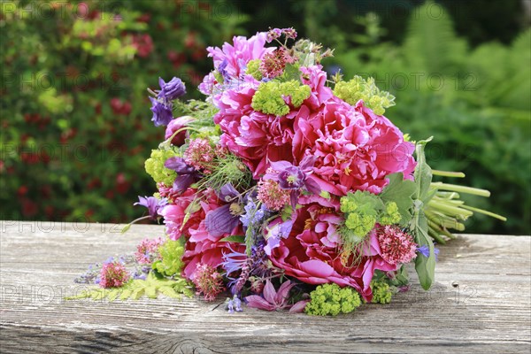 Colourful bouquet of flowers in red