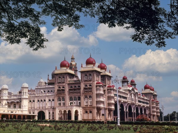 Amba vilas palace with a potpourri of Hindu