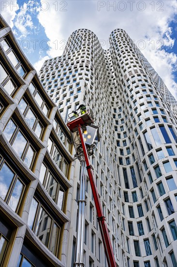 Maintenance work on the lantern in front of the Upper West high-rise