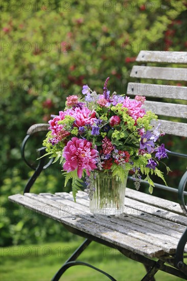 Colourful bouquet in red