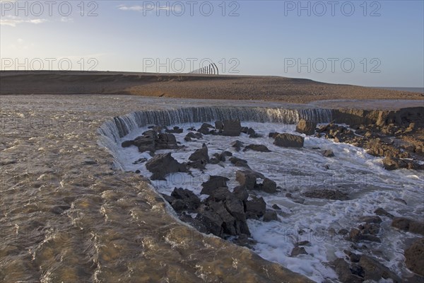 Major breach in shingle defence sea wall after December 2013 tidal surge