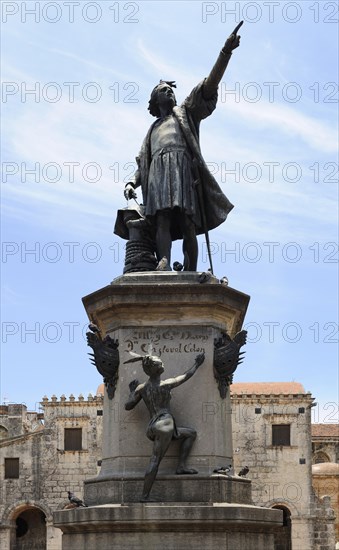 Plaza Colon square with Columbus Monument and cathedral, Santo Domingo, Dominican Republic