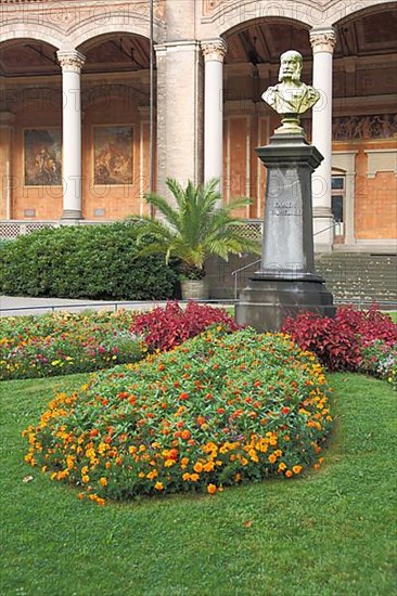 Spa garden with Kaiser Wilhelm monument in front of the Trinkhalle in Baden-Baden
