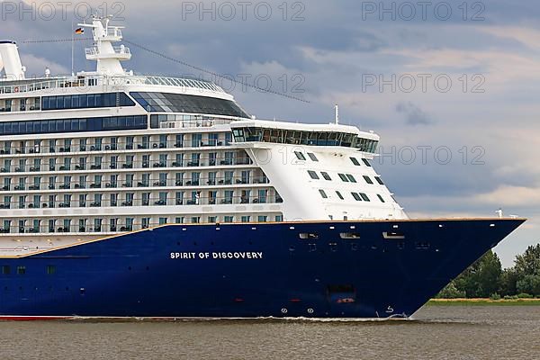 Cruise ship Spirit of Discovery leaves the port of Hamburg on the Elbe