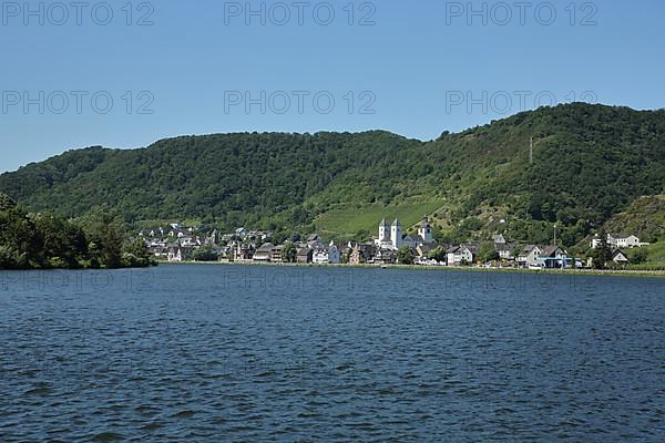 View of Moselle with landscape and Treis-Karden